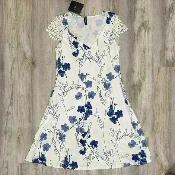 NWT Just Fashion Now Women’s Dress Blue Floral Lace Short Sleeve Sundress Size S - Picture 1 of 9
